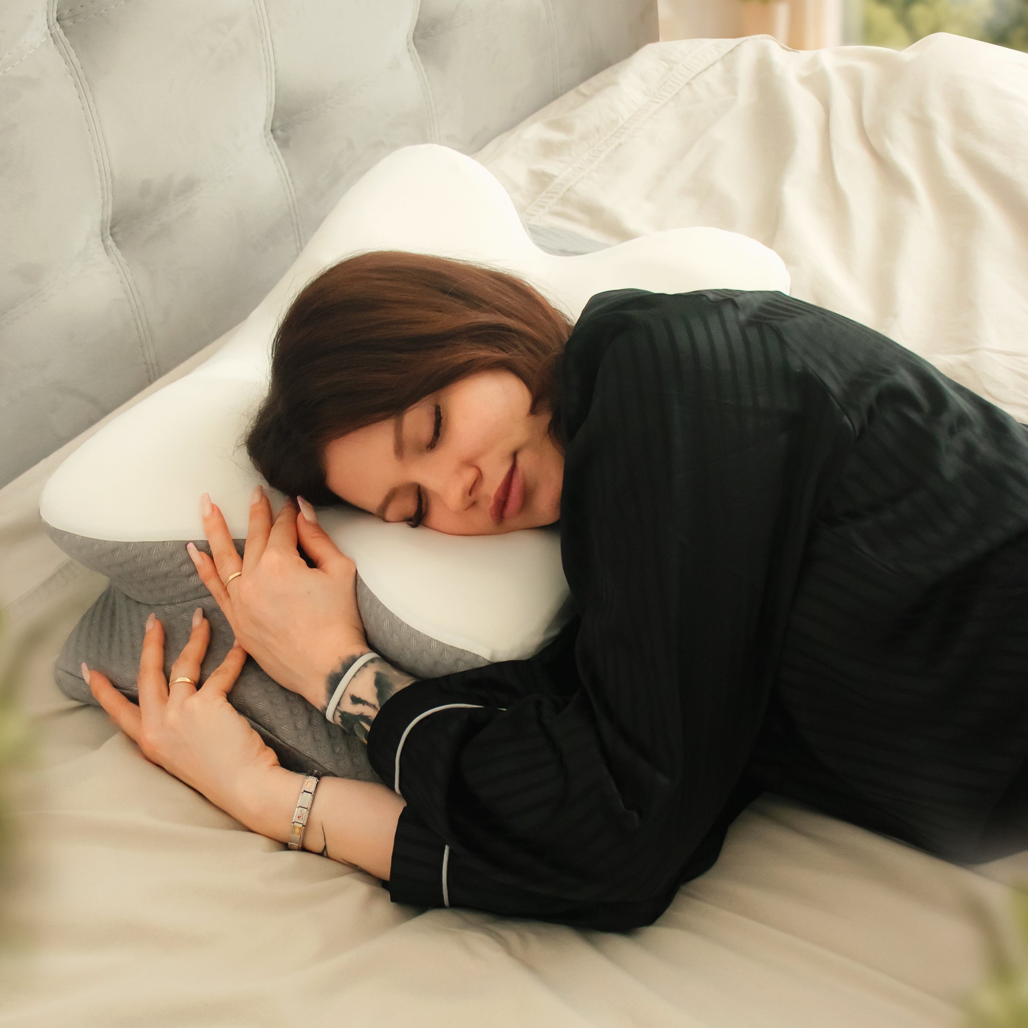 Side sleep with the AuroraNest™ Pillow