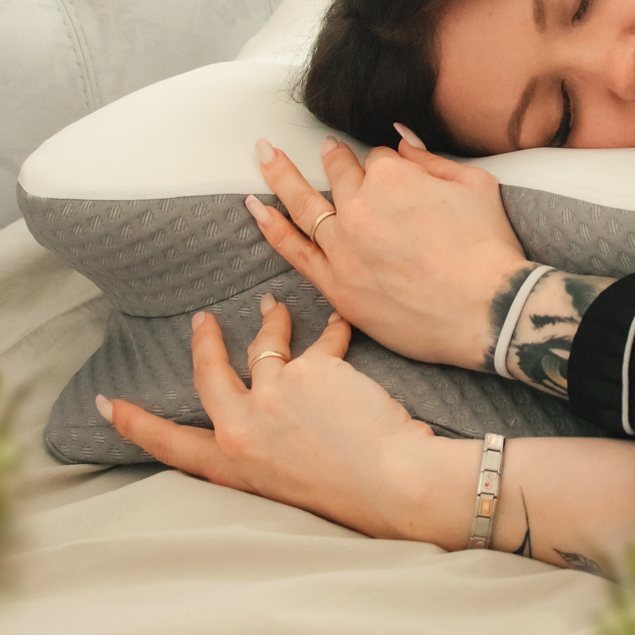 CloudEaze™ AuroraNest Pillow